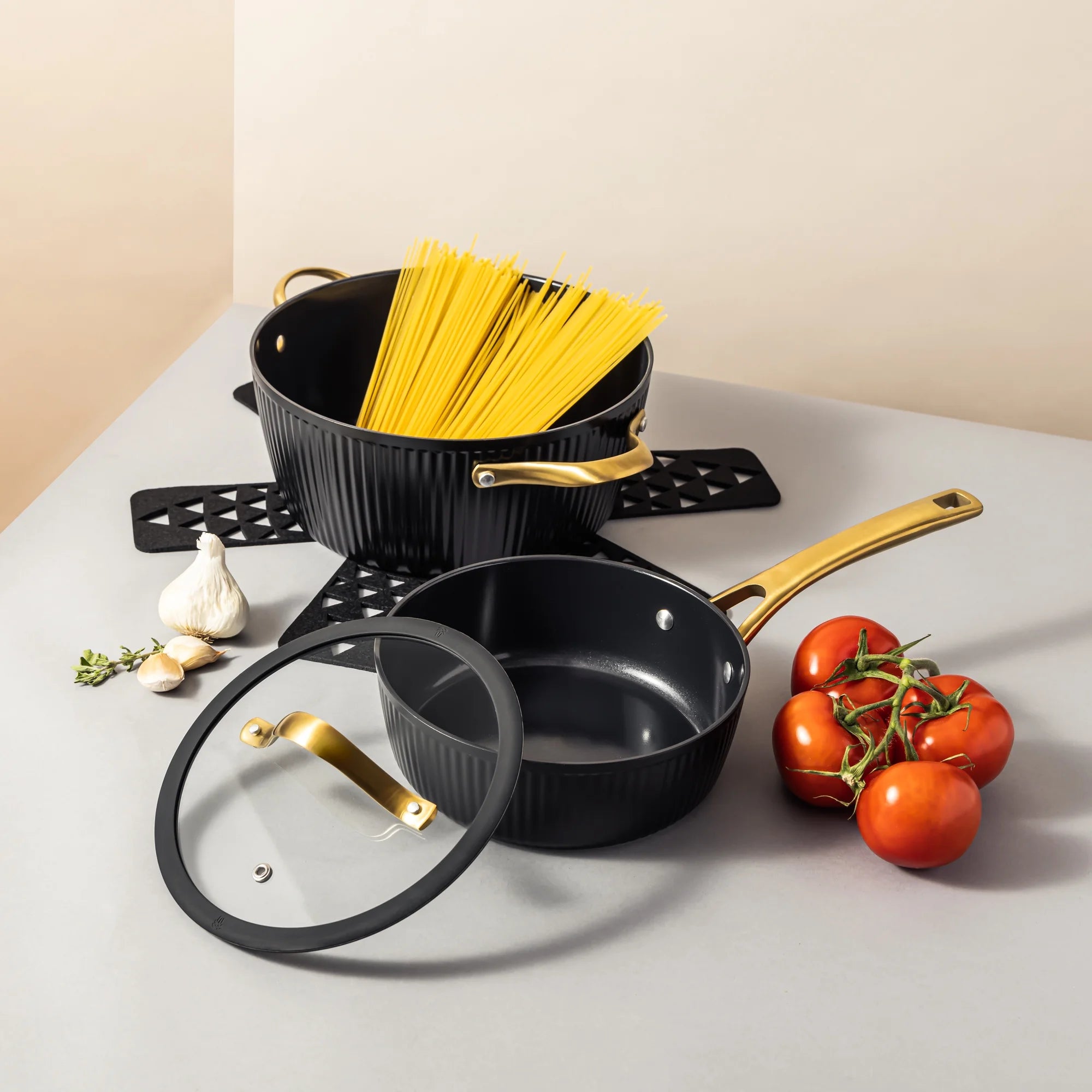 Thyme & Table 12-Piece Nonstick Signature Ribbed Cookware Set. Pots and Pans Set - Black & Gold