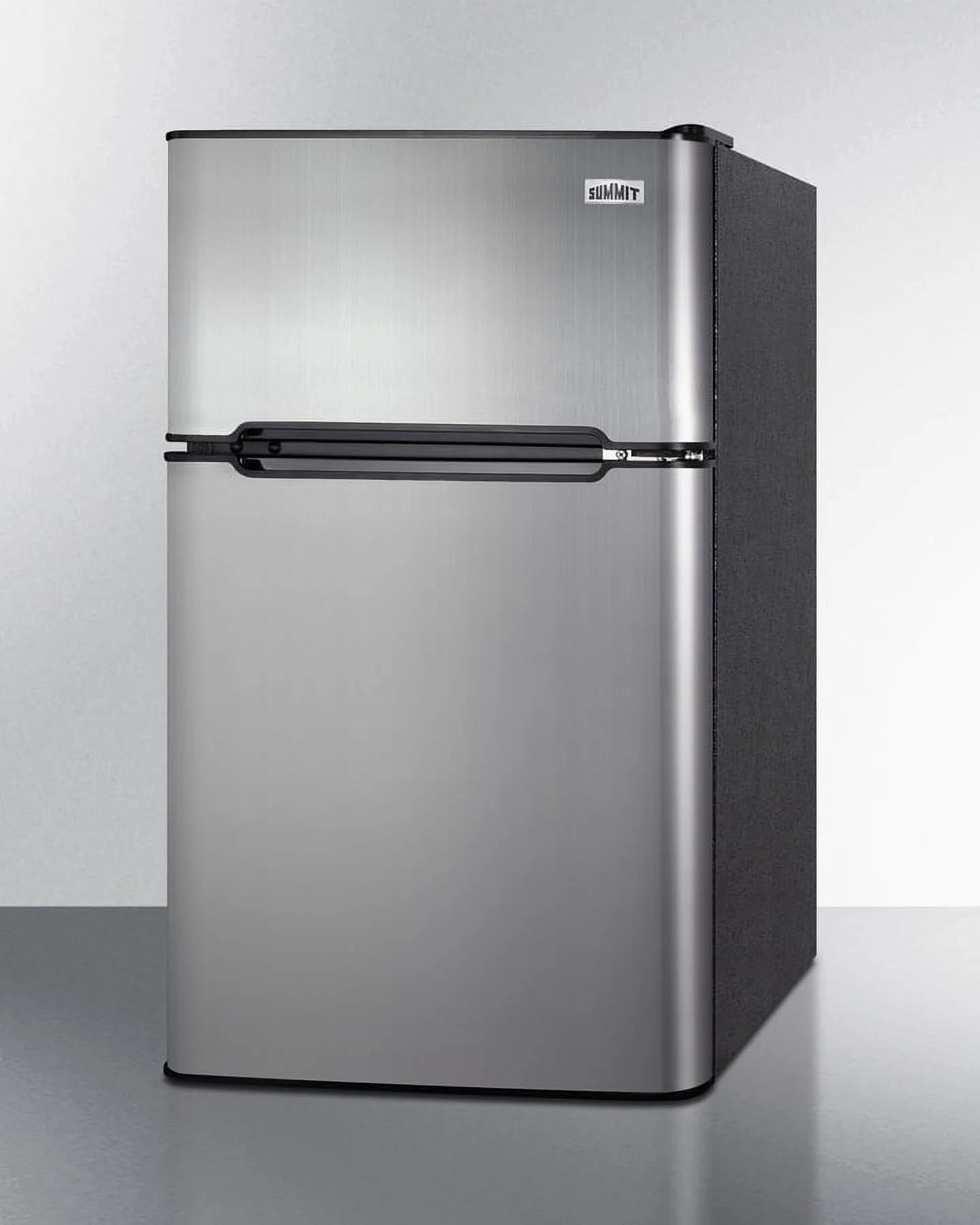 SUMMIT 19 Wide 2-Door Refrigerator-Freezer