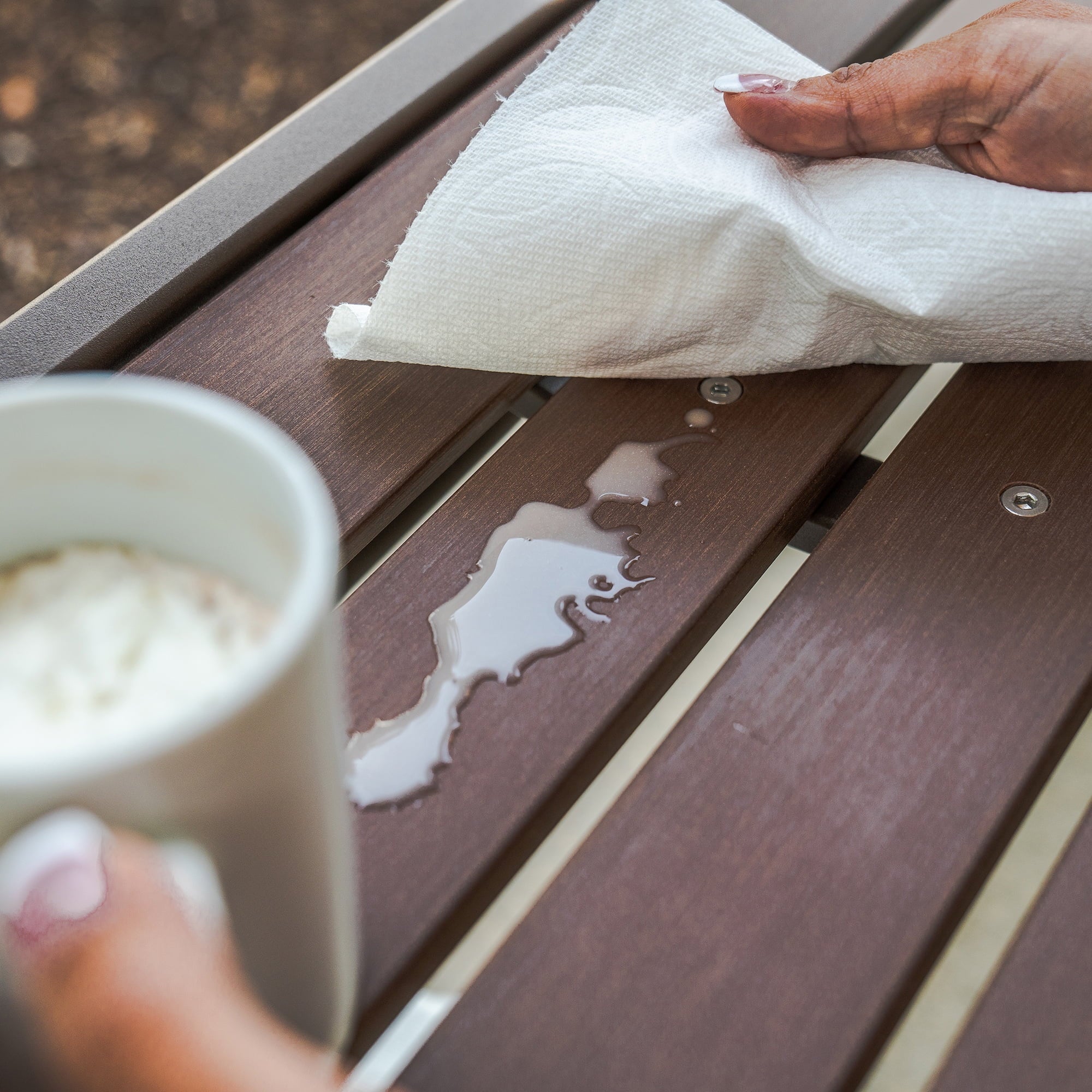 Lifetime Outdoor Glider Bench. Faux Wood. Brown 60290