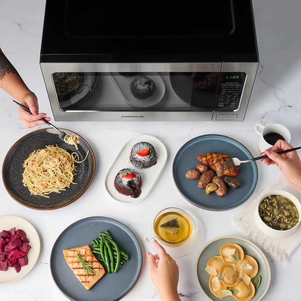 Farberware Countertop Microwave Ov 1100 Watts. 2.2 cu ft - Smart Sensor With LED Lighting and Child Lock - Perfect for Apartments and Dorms - Easy Clean Black Interior. Stainless Steel