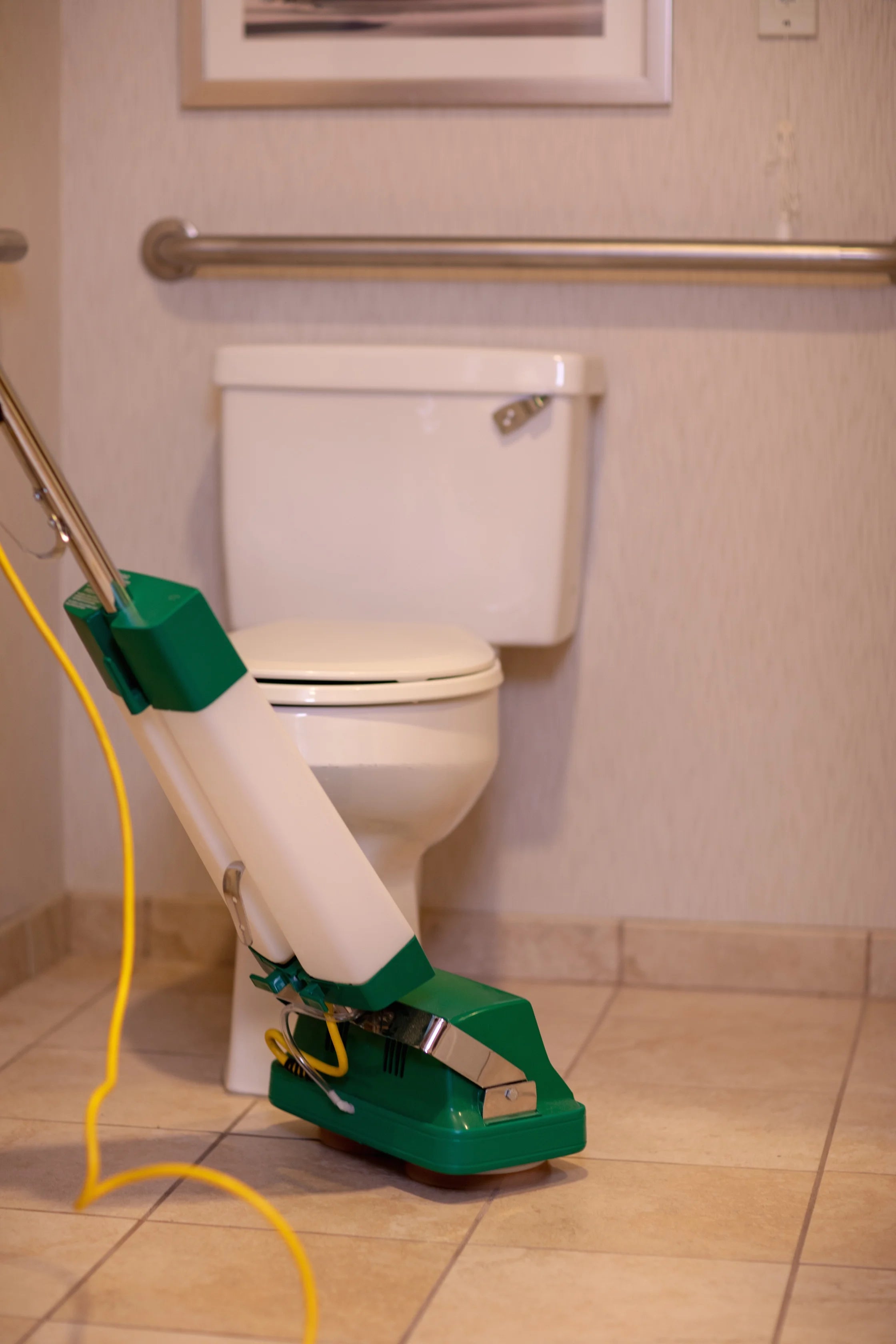 Bissell Floor Scrubber & Polisher. Dual Brushes. Comes Complete w/ A Set Of Brushes & Pads
