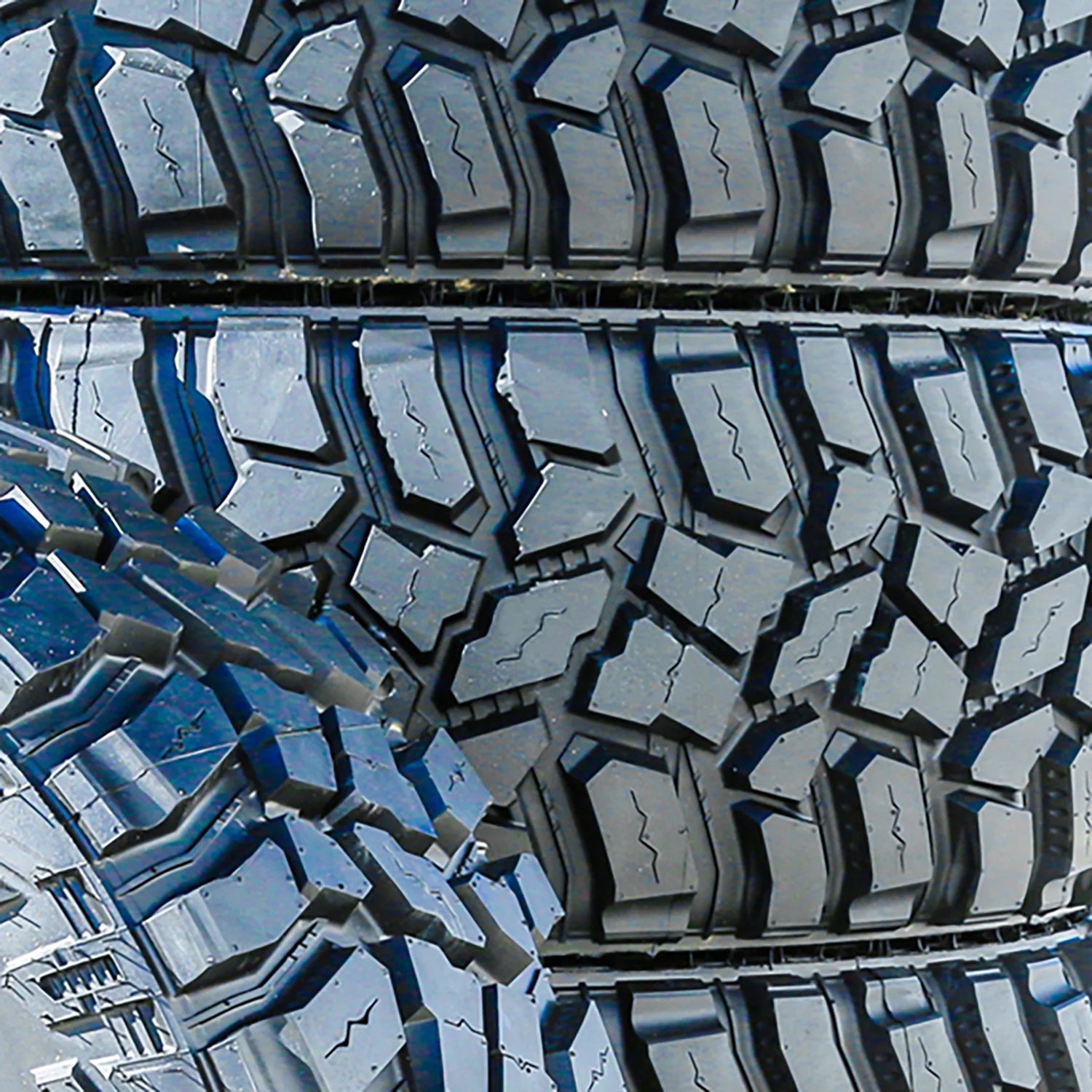Set of 4 Cooper Discoverer STT Pro 315/70R17 121/118Q E 10 Ply m/t mud Light Truck Tires