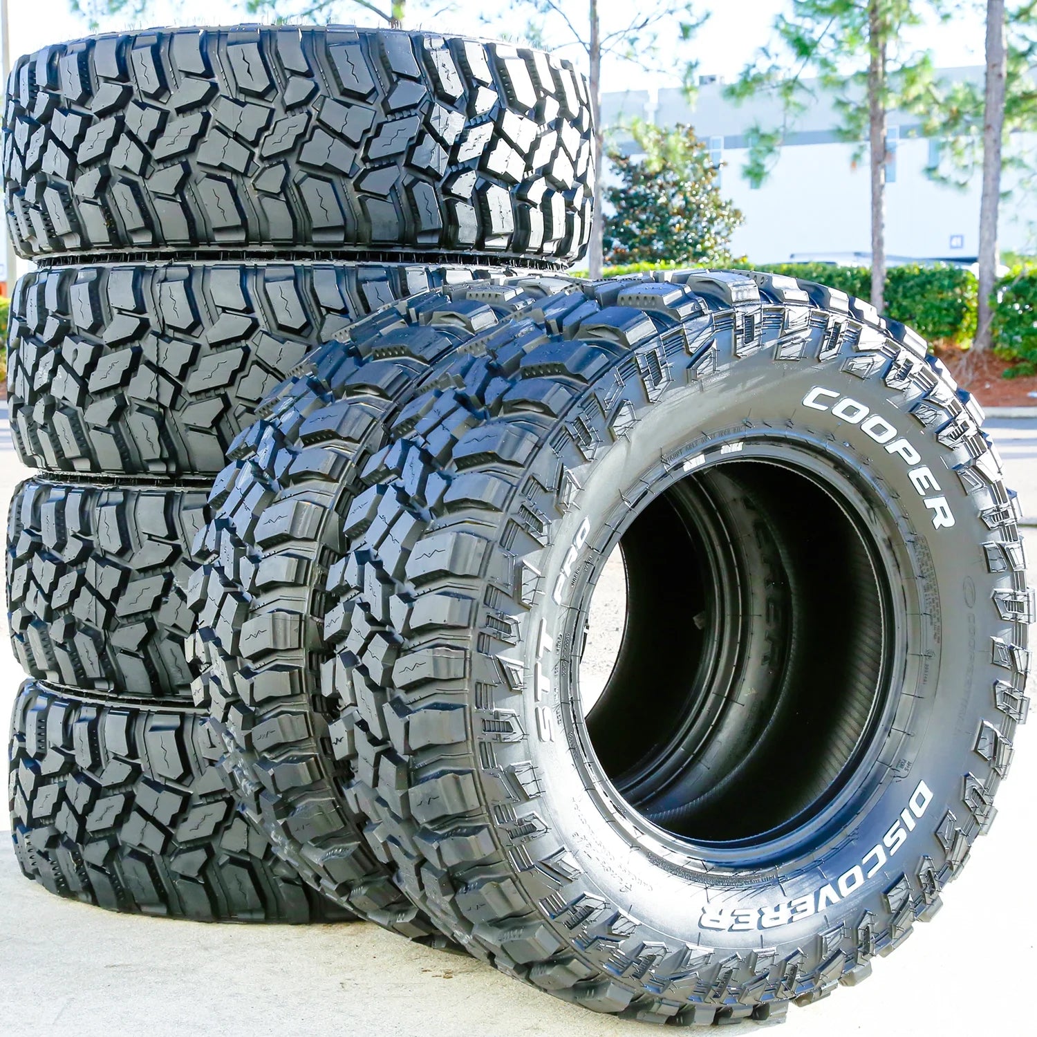 Set of 4 Cooper Discoverer STT Pro 315/70R17 121/118Q E 10 Ply m/t mud Light Truck Tires